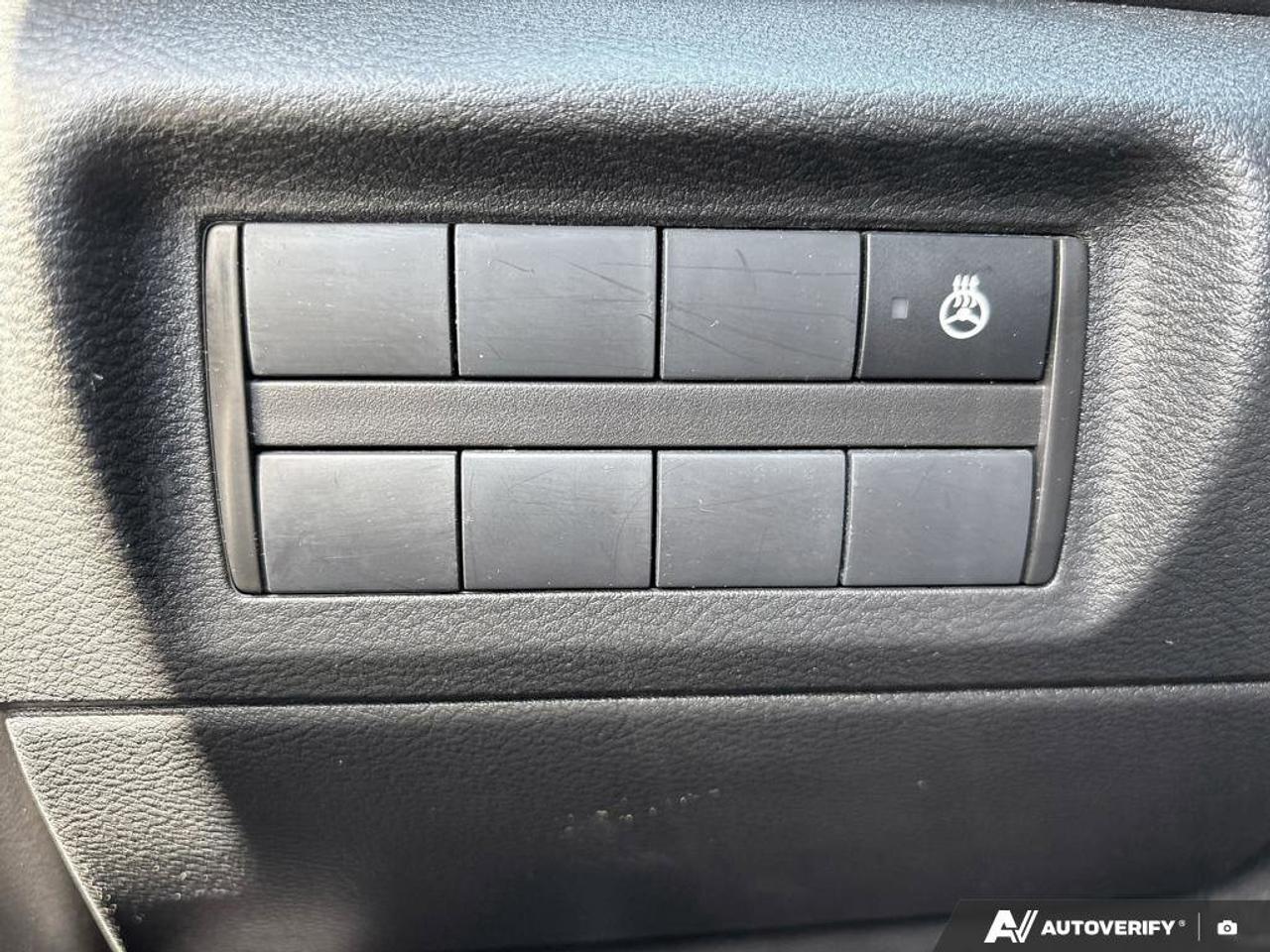 2024 Nissan Kicks SR Photo