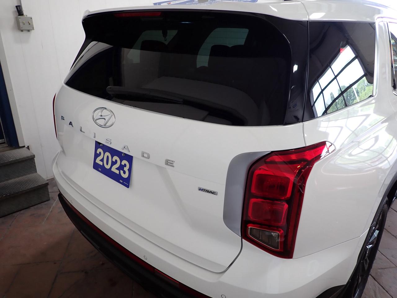 2023 Hyundai PALISADE Urban 8- PASS AWD LEATHER NAVI SUNROOF Photo2