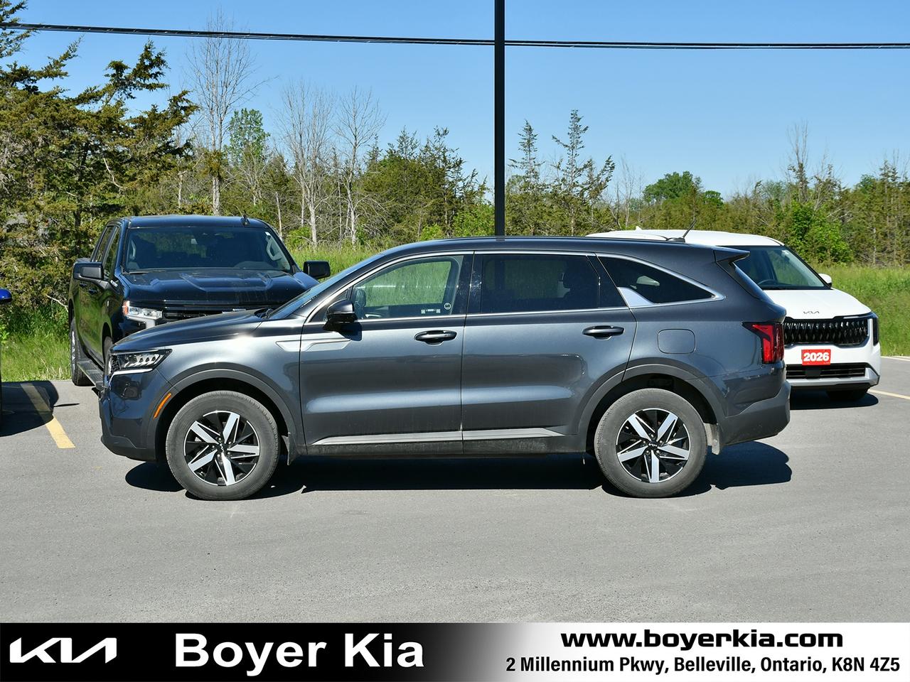 2023 Kia Sorento 2.5L LX Premium Photo2