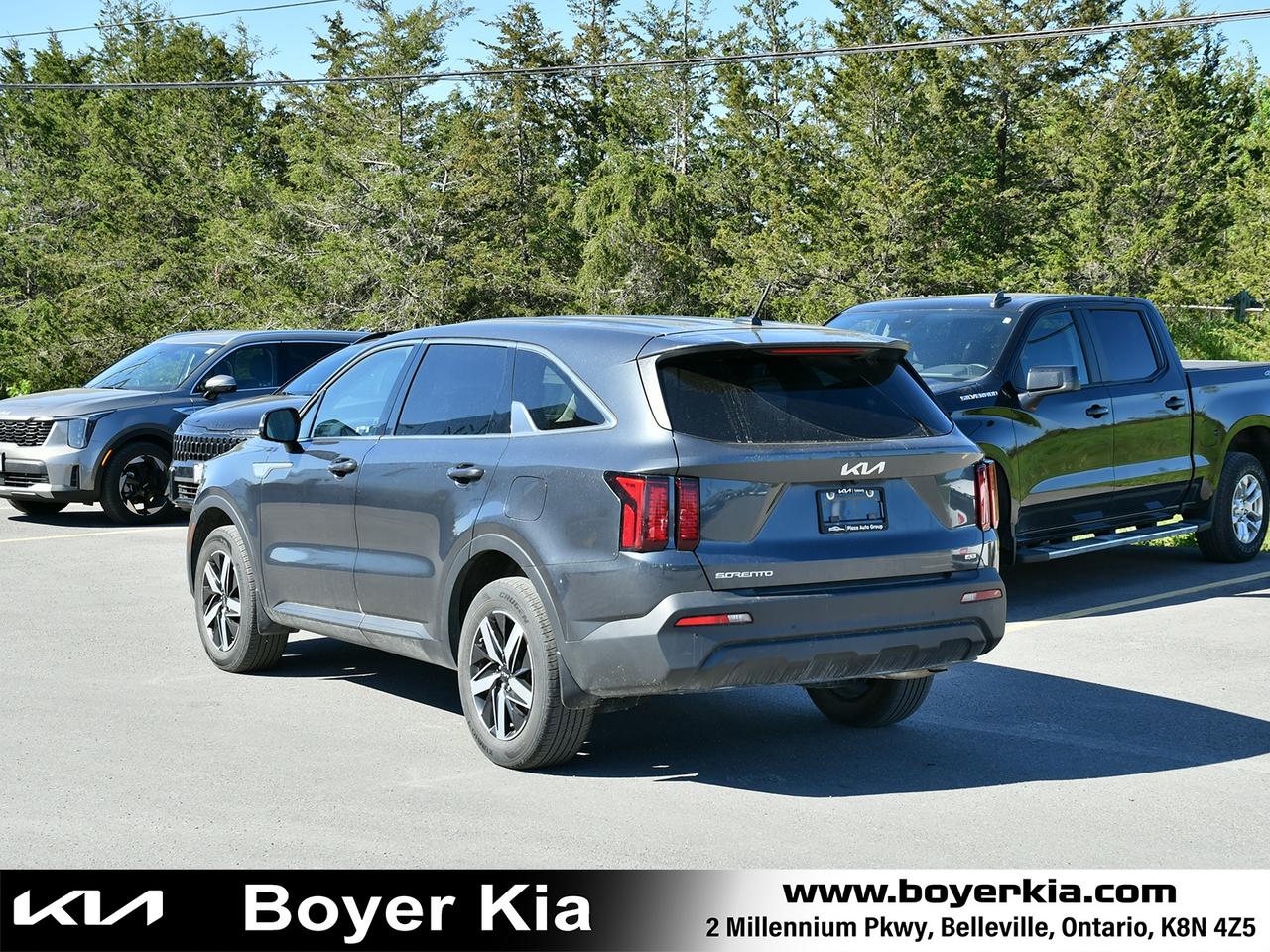 2023 Kia Sorento 2.5L LX Premium Photo3