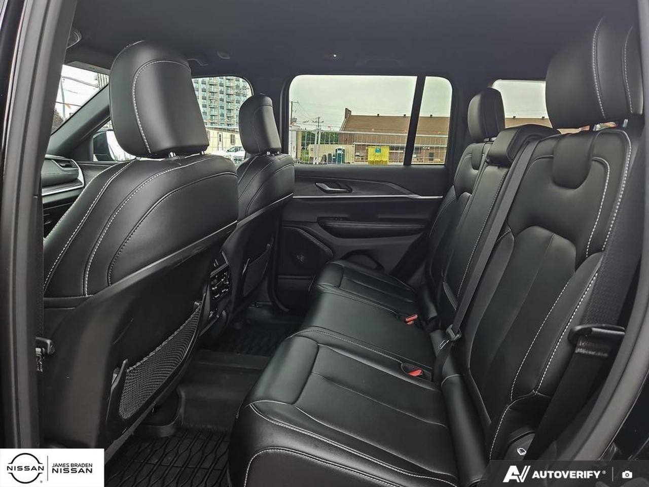 2024 Jeep Grand Cherokee LIMITED 4X4 Photo
