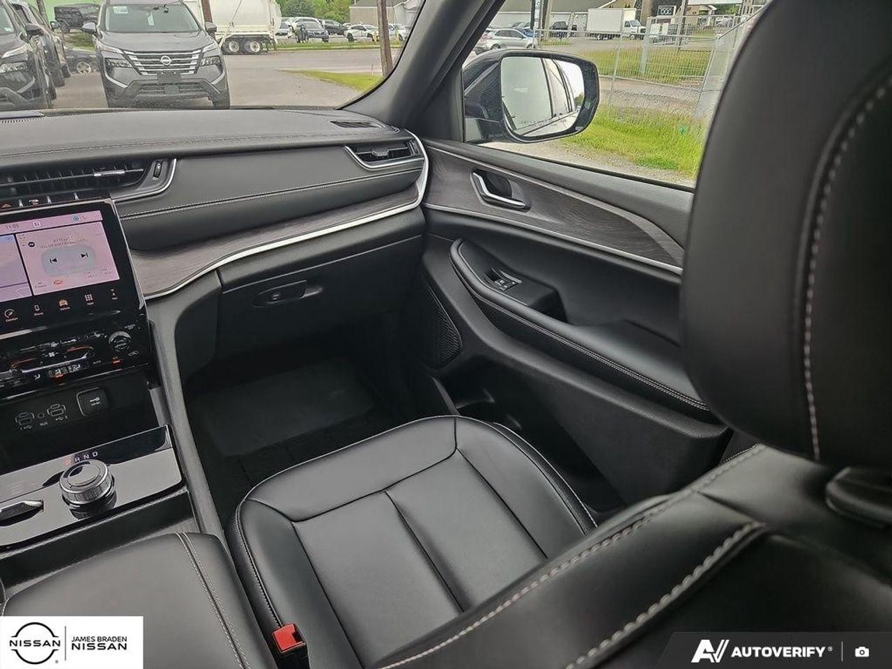 2024 Jeep Grand Cherokee LIMITED 4X4 Photo
