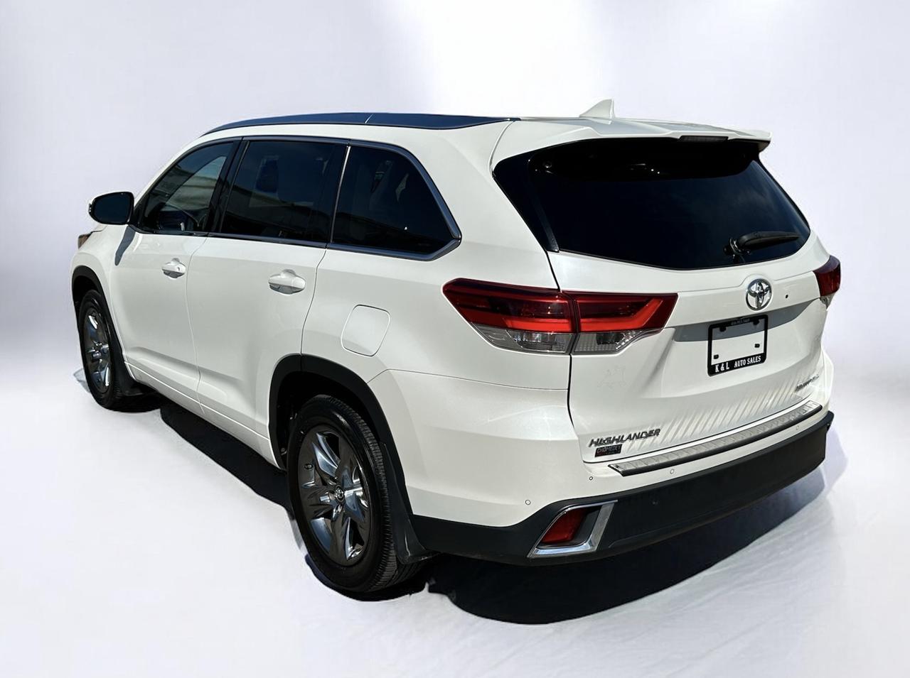 2017 Toyota Highlander Limited ~ 360 CAM ~ JBL ~ PANO ROOF ~ CERTIFIED Photo3