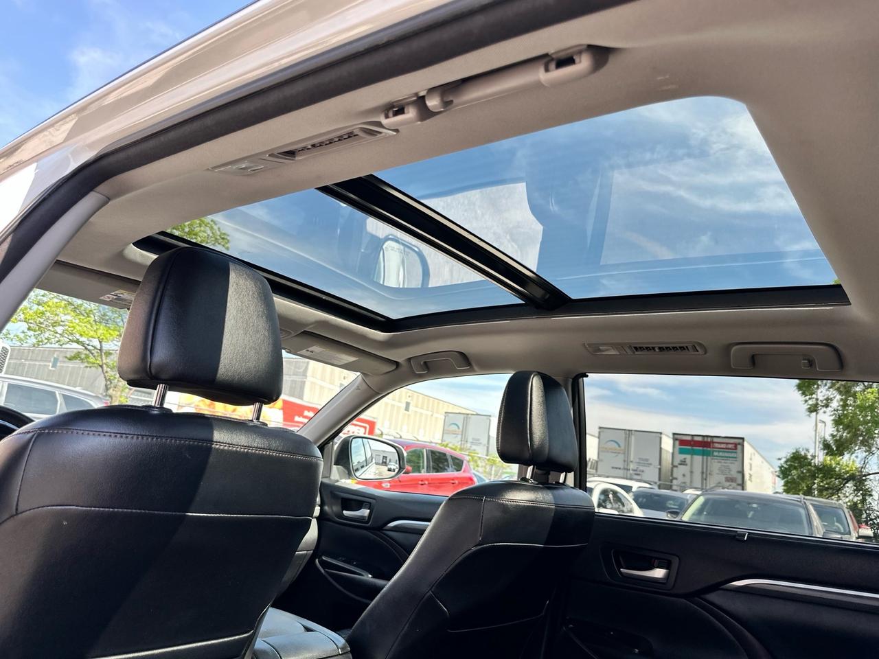 2017 Toyota Highlander Limited ~ 360 CAM ~ JBL ~ PANO ROOF ~ CERTIFIED Photo
