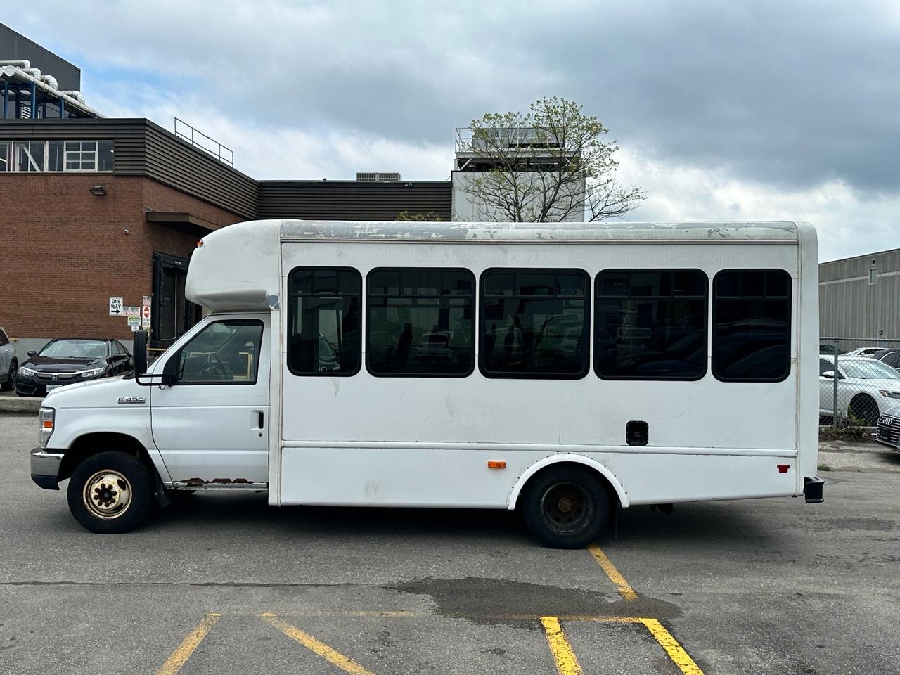 2012 Ford Econoline E-450 Super Duty 158 DRW ~ 16 Passenger ~ Wheelcha Photo