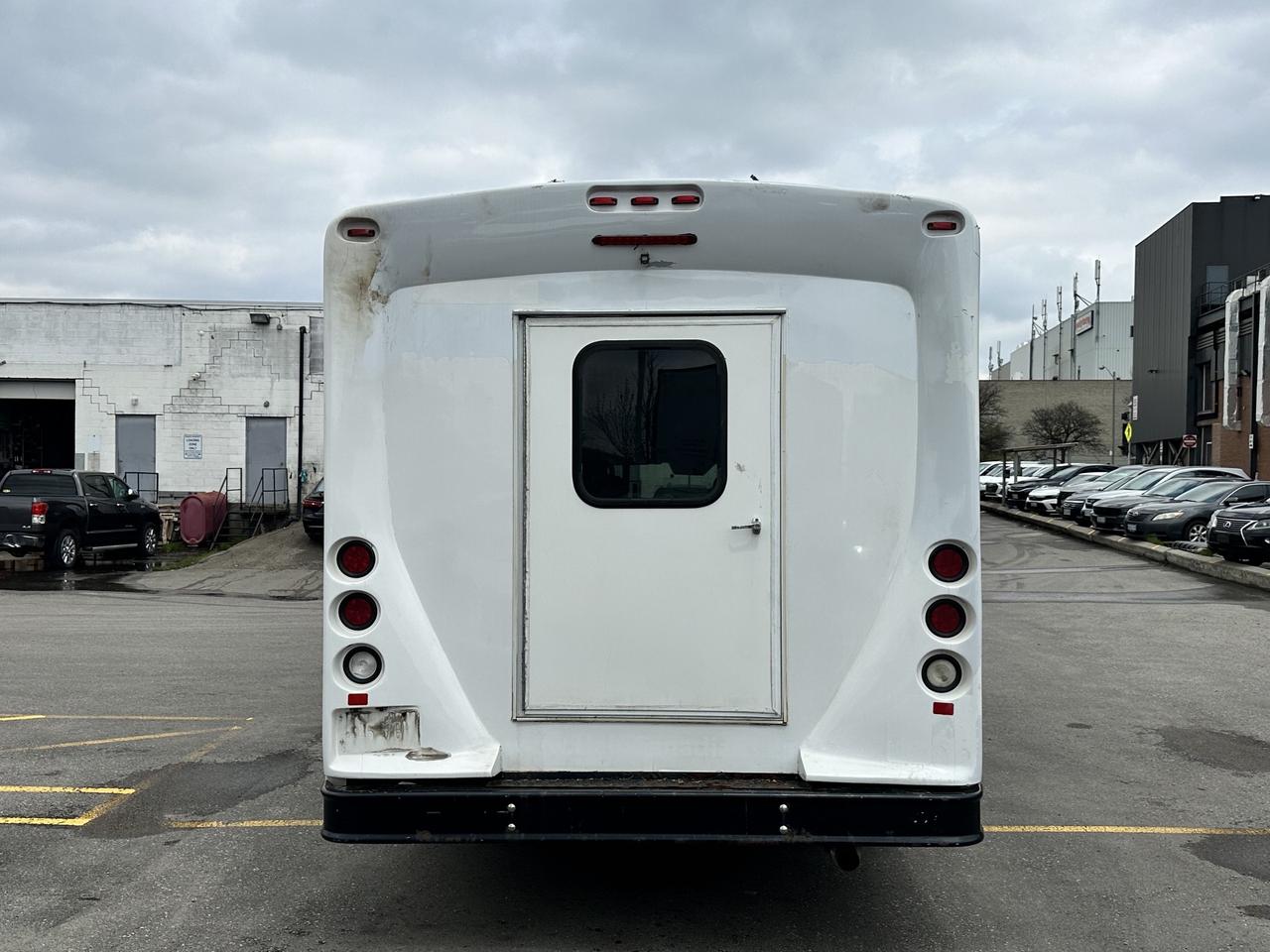 2012 Ford Econoline E-450 Super Duty 158 DRW ~ 16 Passenger ~ Wheelcha Photo4