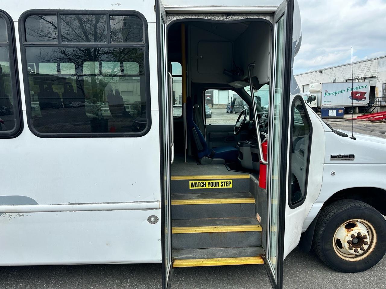 2012 Ford Econoline E-450 Super Duty 158 DRW ~ 16 Passenger ~ Wheelcha Photo
