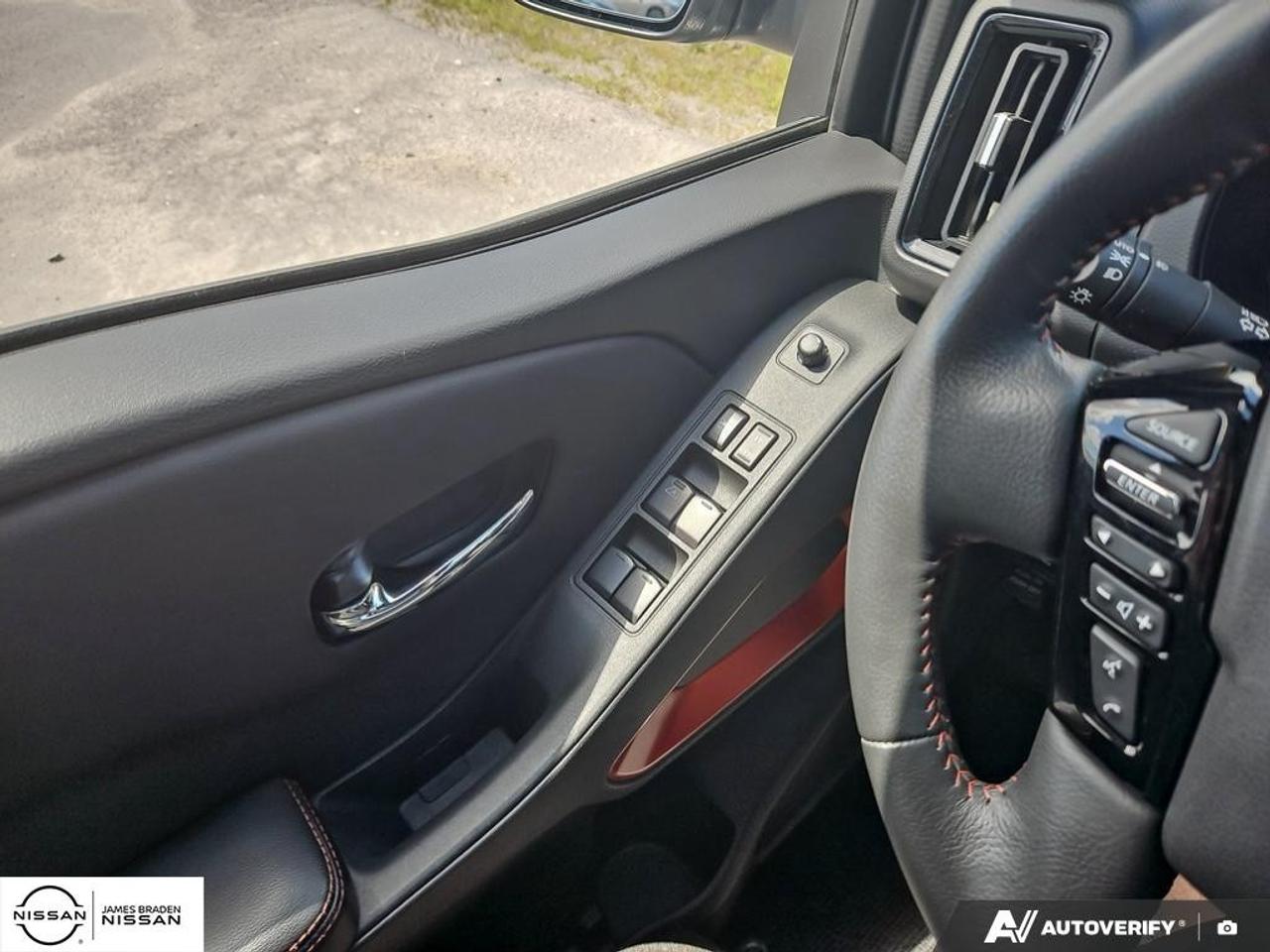 2025 Nissan Frontier Crew Cab 4x4 PRO-4X Photo
