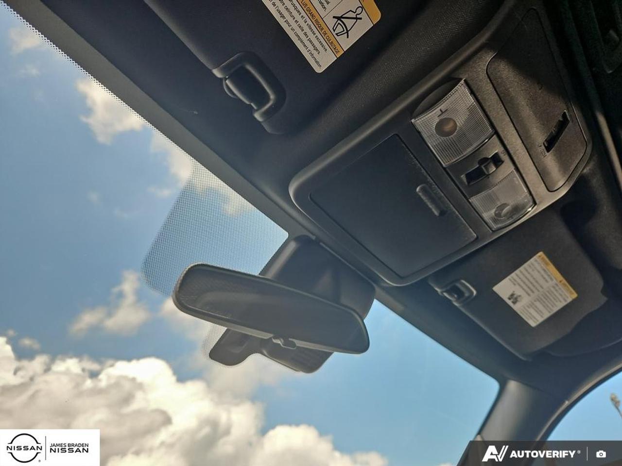 2025 Nissan Frontier Crew Cab 4x4 PRO-4X Photo