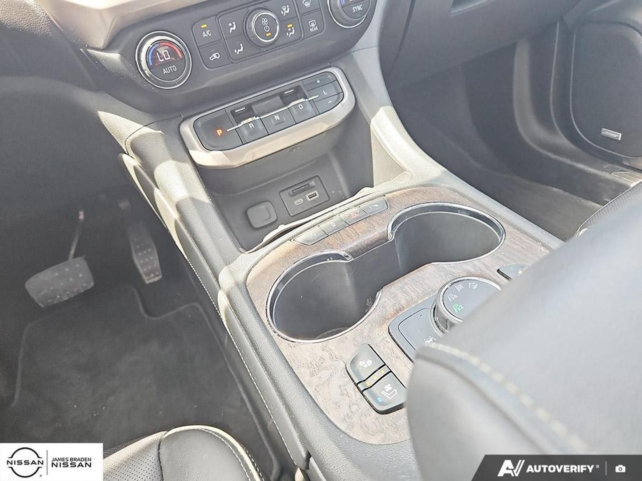 2020 GMC Acadia AWD DENALI Photo