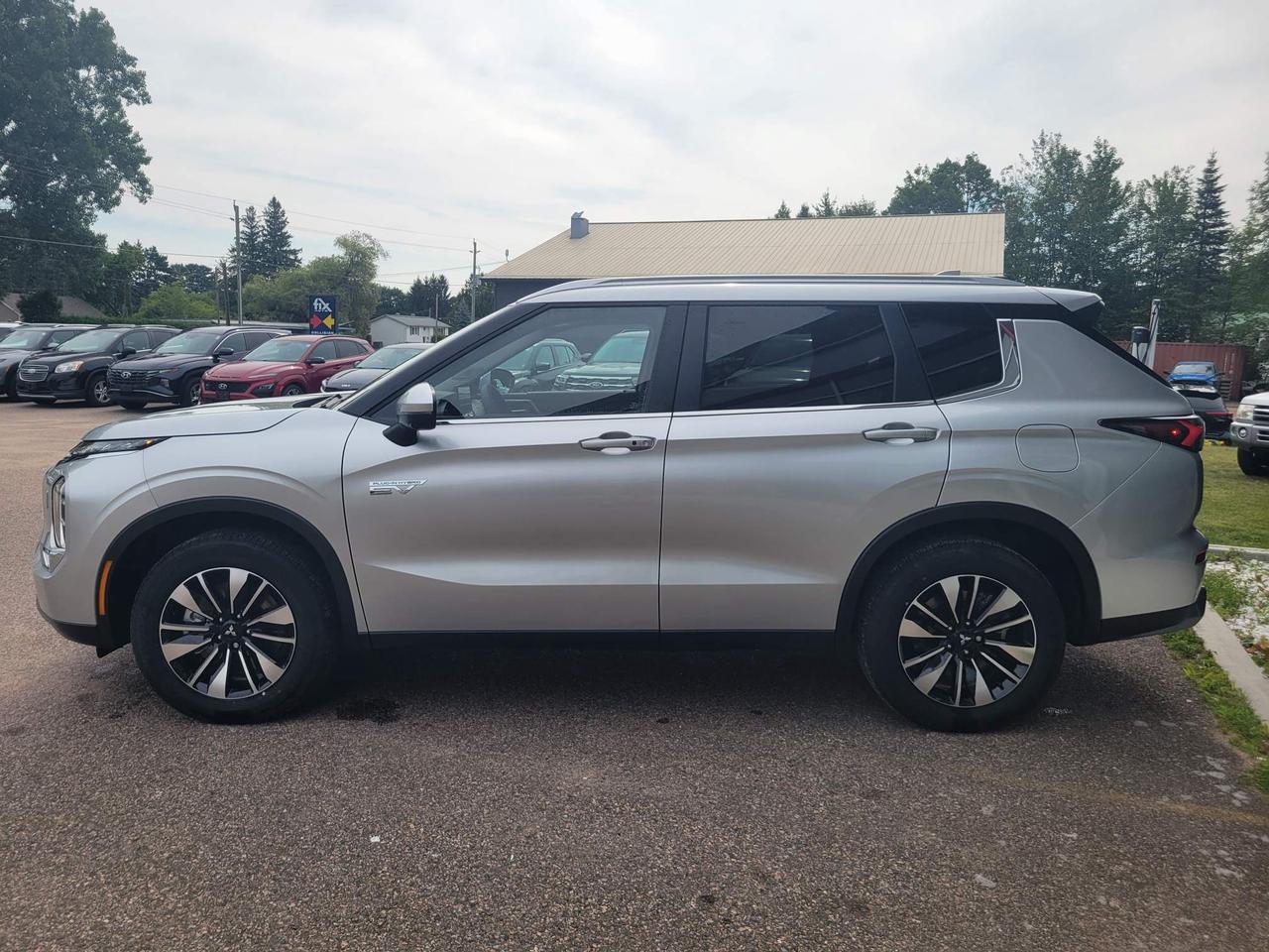 2026 Mitsubishi Outlander PHEV LE 4dr S-AWC Photo
