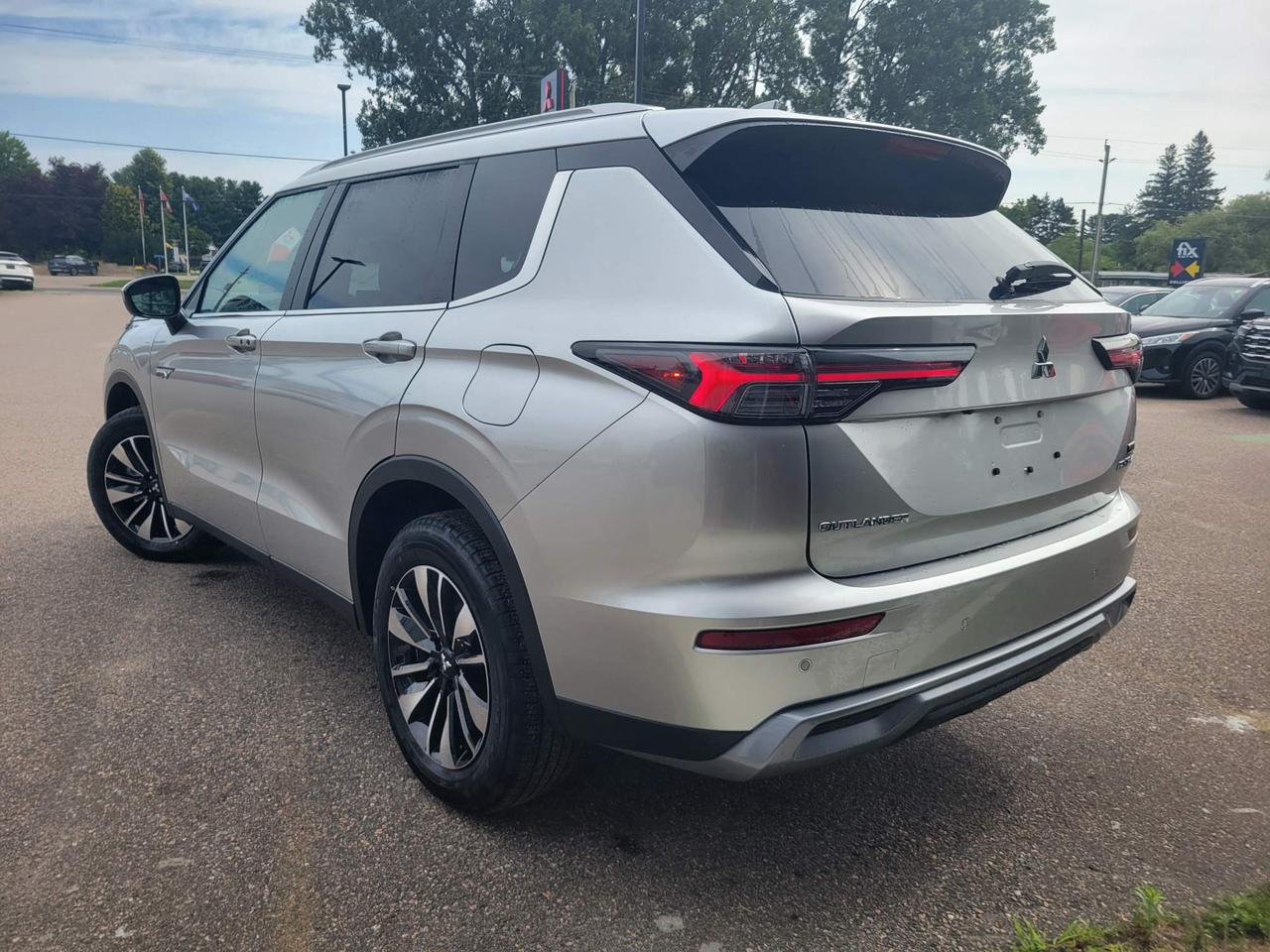 2026 Mitsubishi Outlander PHEV LE 4dr S-AWC Photo