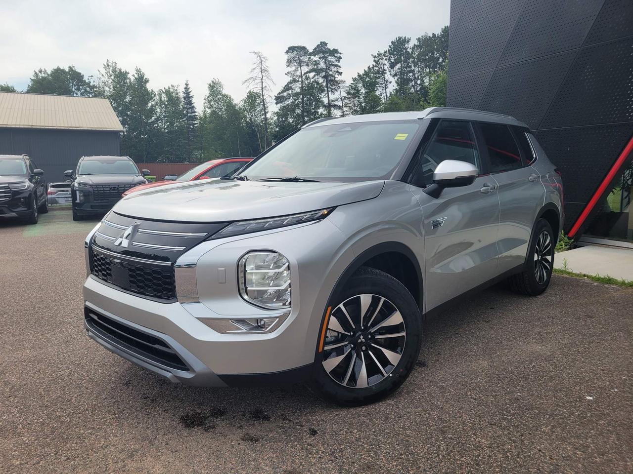 2026 Mitsubishi Outlander PHEV LE 4dr S-AWC Photo