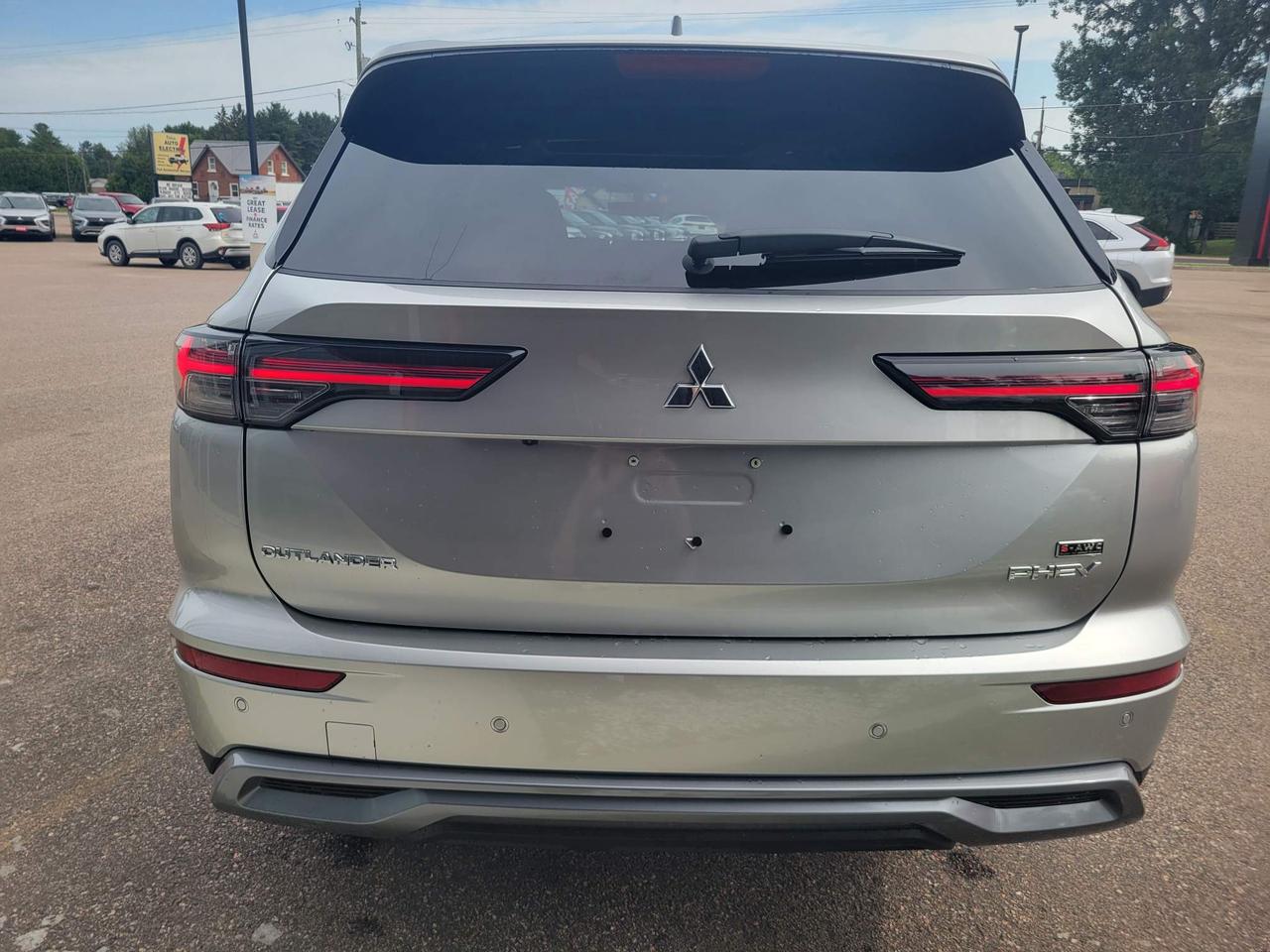 2026 Mitsubishi Outlander PHEV LE 4dr S-AWC Photo