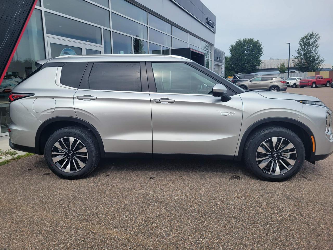 2026 Mitsubishi Outlander PHEV LE 4dr S-AWC Photo