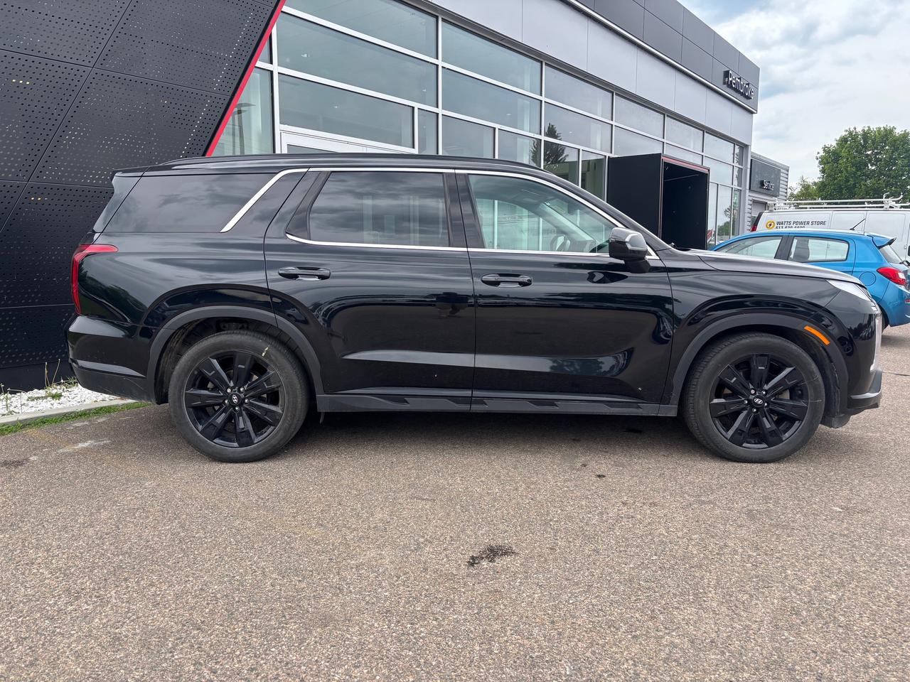 2024 Hyundai PALISADE Urban 8 Passenger 4dr All-Wheel Drive Photo2