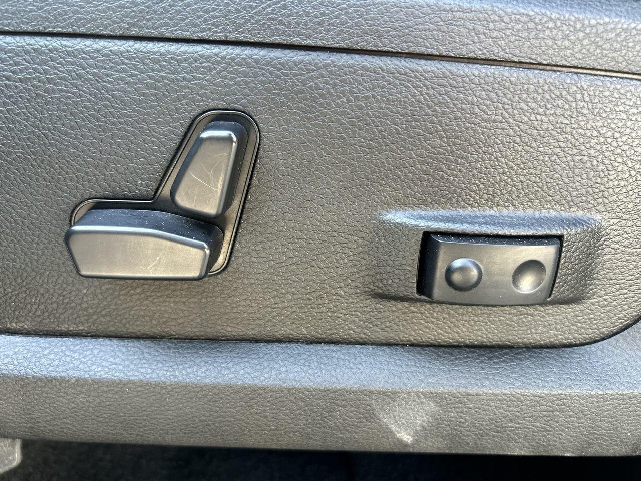 2023 RAM 1500 Classic ST (140.5 WB 5'7 Box) SWB V8 5.7L SUB ZERO PKG   N Photo