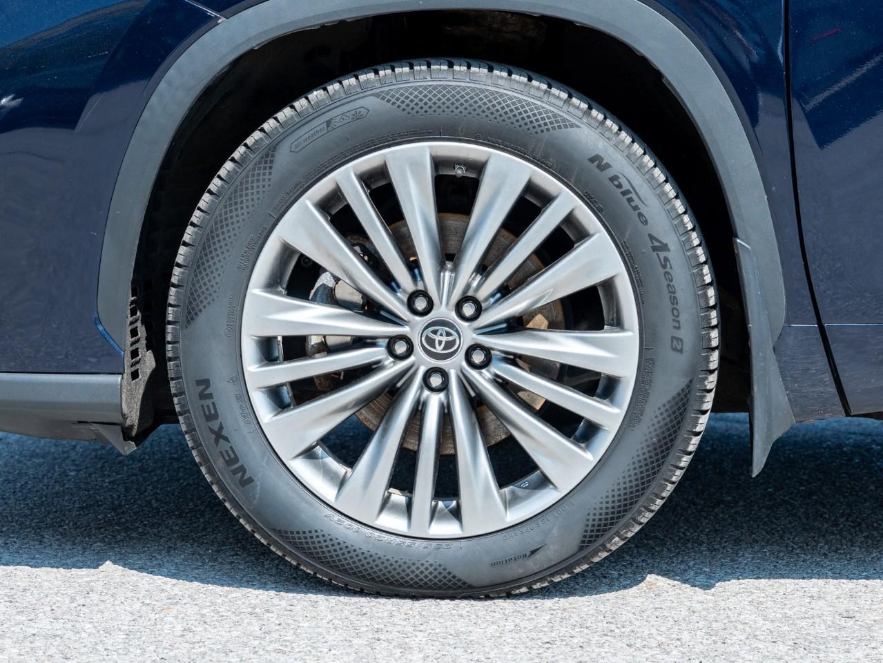 2022 Toyota Highlander Limited 4dr All-Wheel Drive Photo
