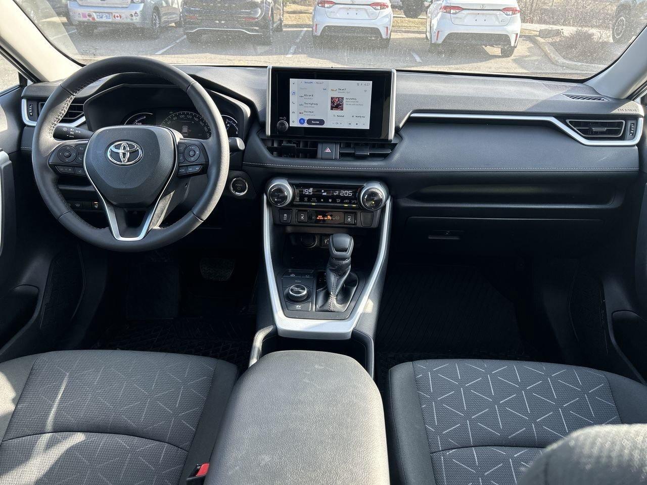 2025 Toyota RAV4 Hybrid XLE AWD 6.95%TCUV   SUNROOF   HEAT STEER   WIRELES Photo