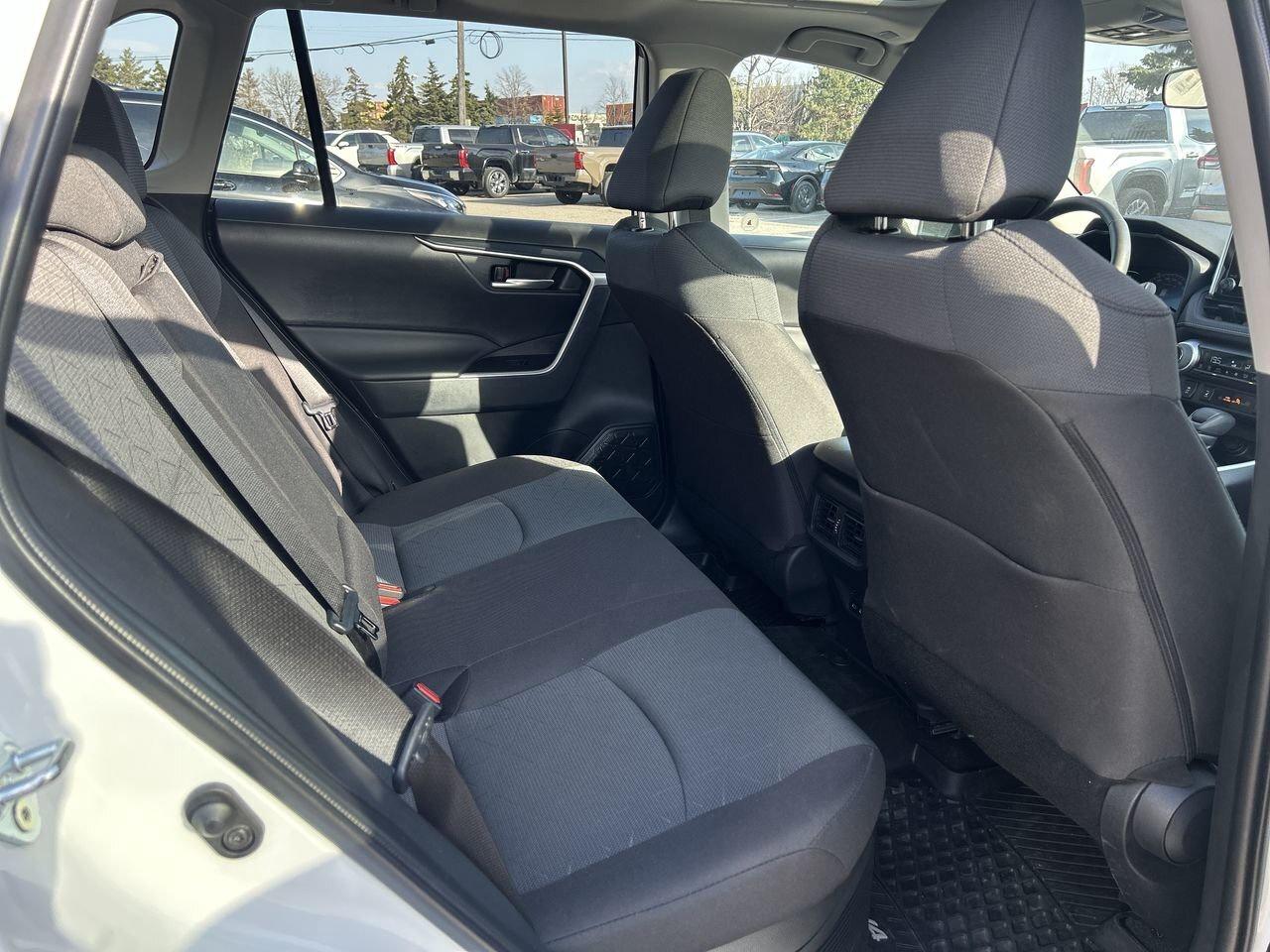 2025 Toyota RAV4 Hybrid XLE AWD 6.95%TCUV   SUNROOF   HEAT STEER   WIRELES Photo
