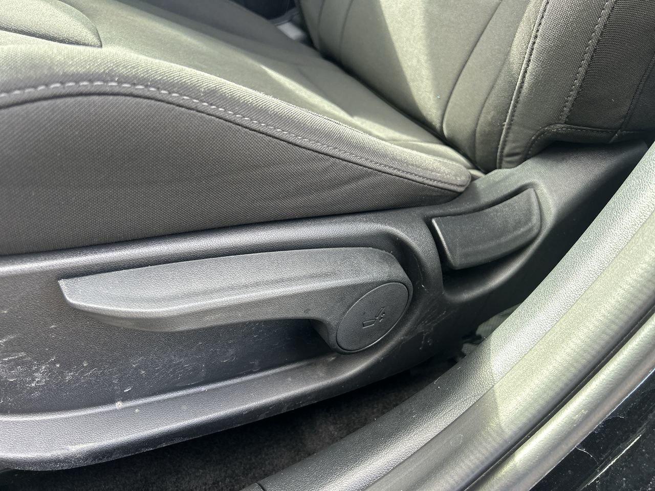2025 Hyundai Elantra Preferred IVT CLOTH   HEAT STEER   BLINDSPOT MONIT Photo