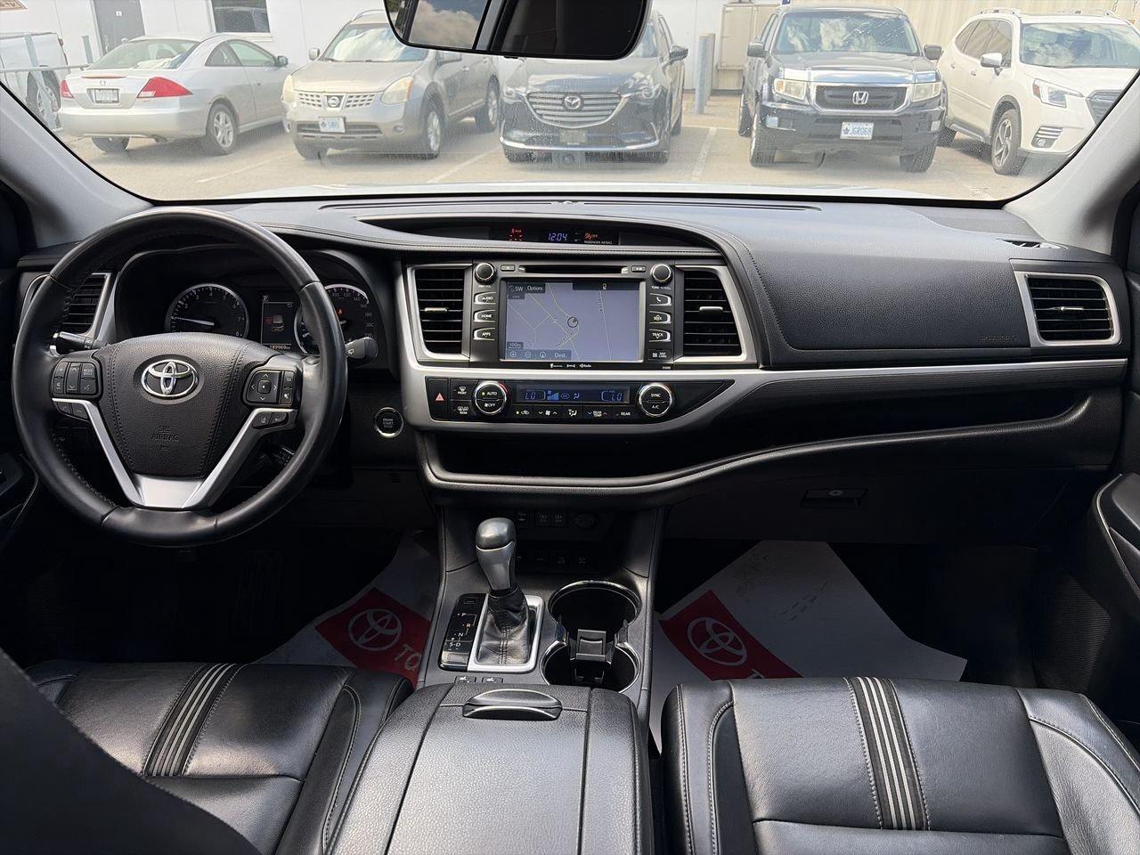 2018 Toyota Highlander XLE WITH SE PKG SOLD AS/IS   WINTER/SUMMER TIRES Photo