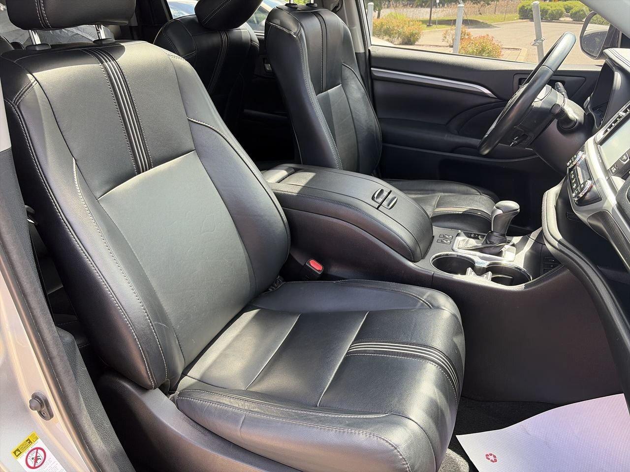 2018 Toyota Highlander XLE WITH SE PKG SOLD AS/IS   WINTER/SUMMER TIRES Photo