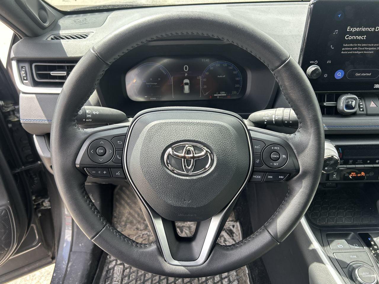 2025 Toyota RAV4 Hybrid XSE AWD 6.95% TCUV   SOFTEX SEATS   BLACK ALLOYS Photo