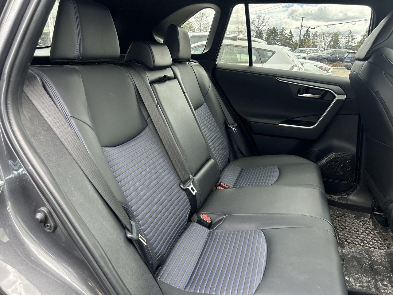 2025 Toyota RAV4 Hybrid XSE AWD 6.95% TCUV   SOFTEX SEATS   BLACK ALLOYS Photo