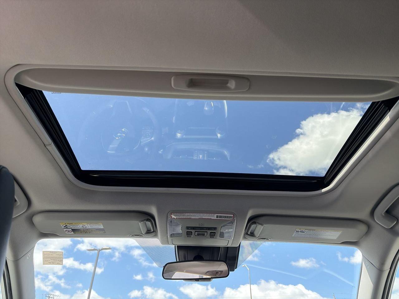 2022 Toyota RAV4 XLE AWD PREMIUM PKG 6.95%TCUV   LEATHER   SUNROOF Photo