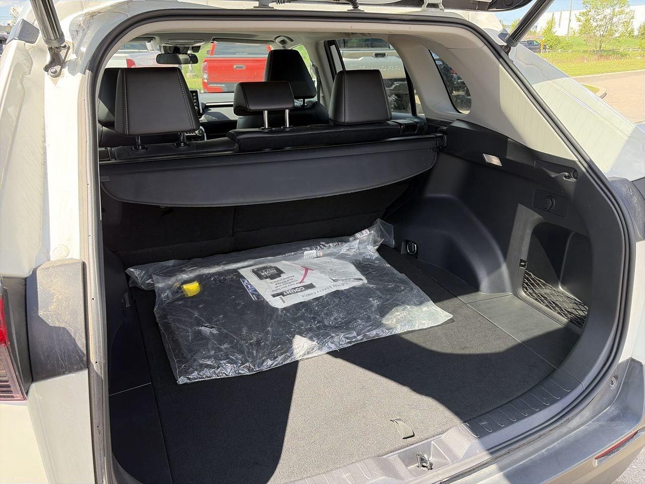 2022 Toyota RAV4 XLE AWD PREMIUM PKG 6.95%TCUV   LEATHER   SUNROOF Photo