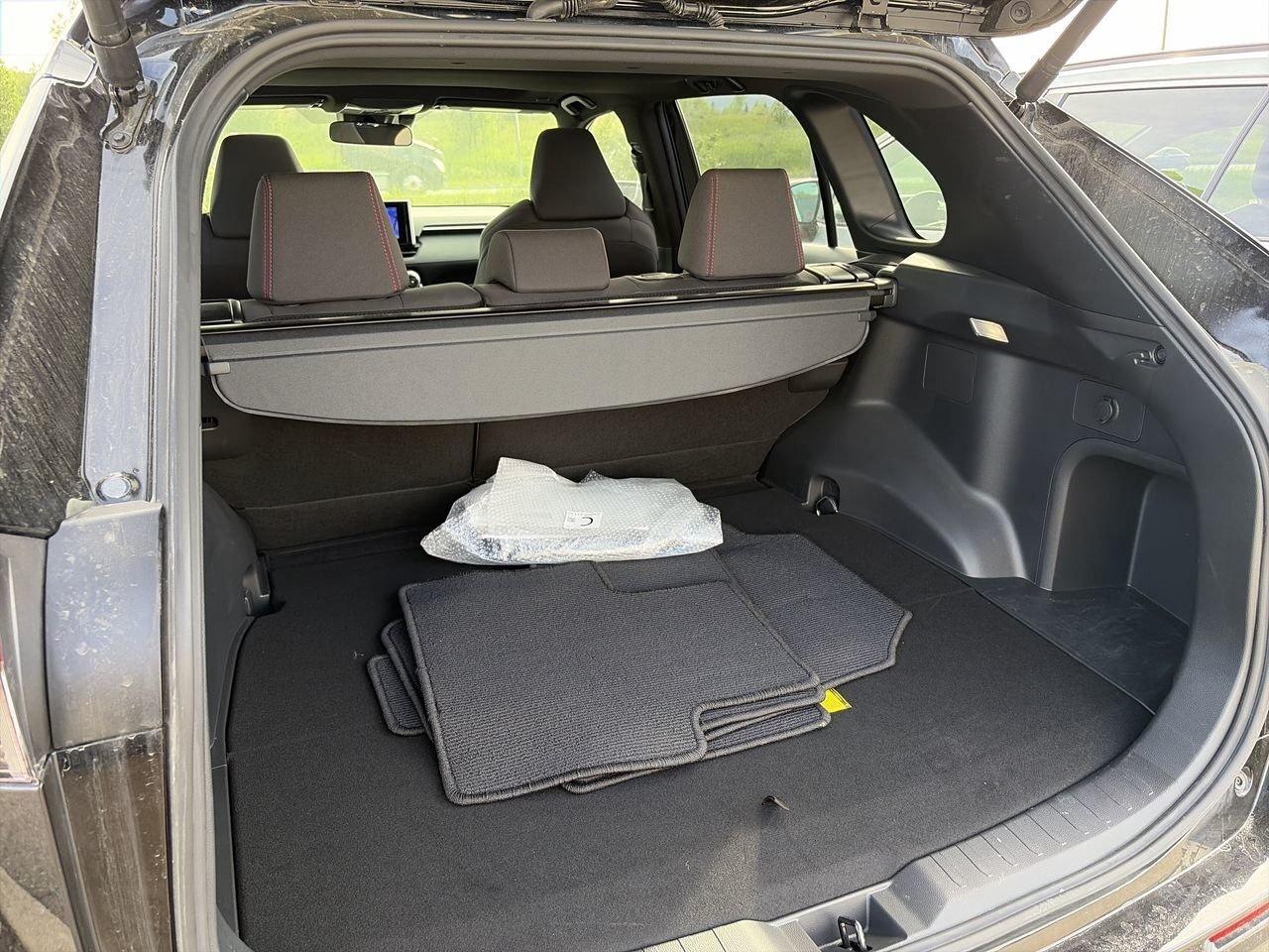 2024 Toyota RAV4 Plug-In Hybrid SE AWD 6.95% TCUV   CLOTH INTERIOR   HEATED STEERI Photo