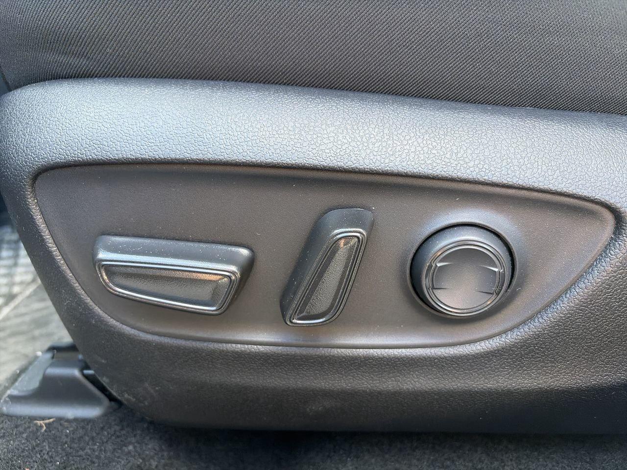 2025 Toyota RAV4 XLE AWD 6.95%TCUV   CLOTH   SUNROOF   HEAT STEER Photo