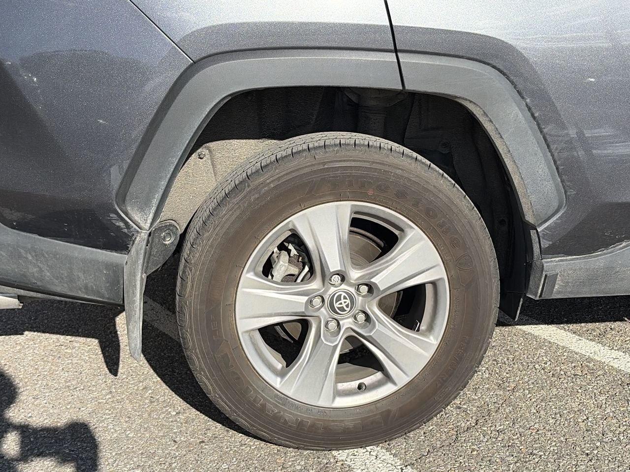 2025 Toyota RAV4 XLE AWD 6.95%TCUV   CLOTH   SUNROOF   HEAT STEER Photo