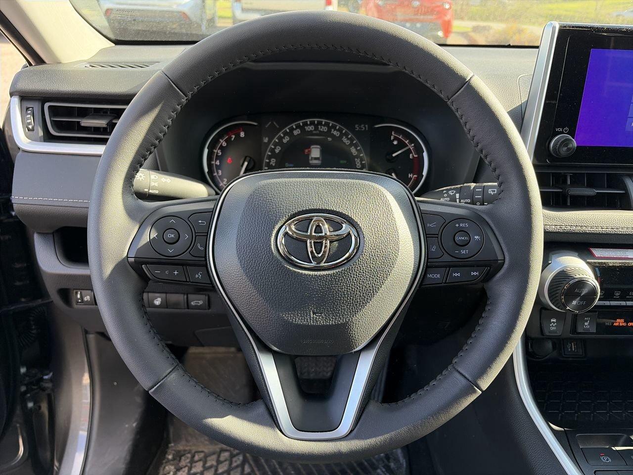 2025 Toyota RAV4 XLE AWD 6.95%TCUV   CLOTH   SUNROOF   HEAT STEER Photo