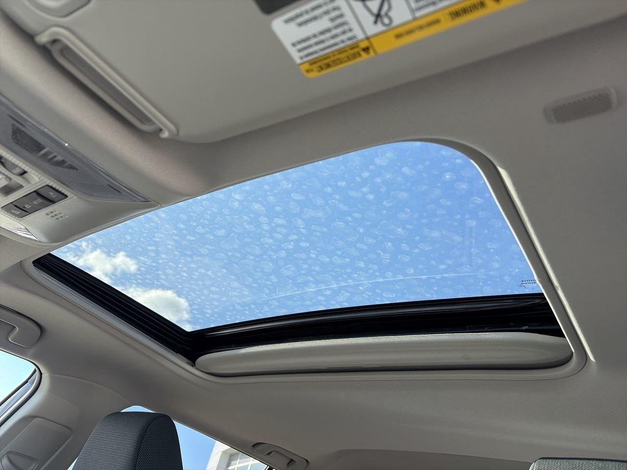 2025 Toyota RAV4 XLE AWD 6.95%TCUV   CLOTH   SUNROOF   HEAT STEER Photo