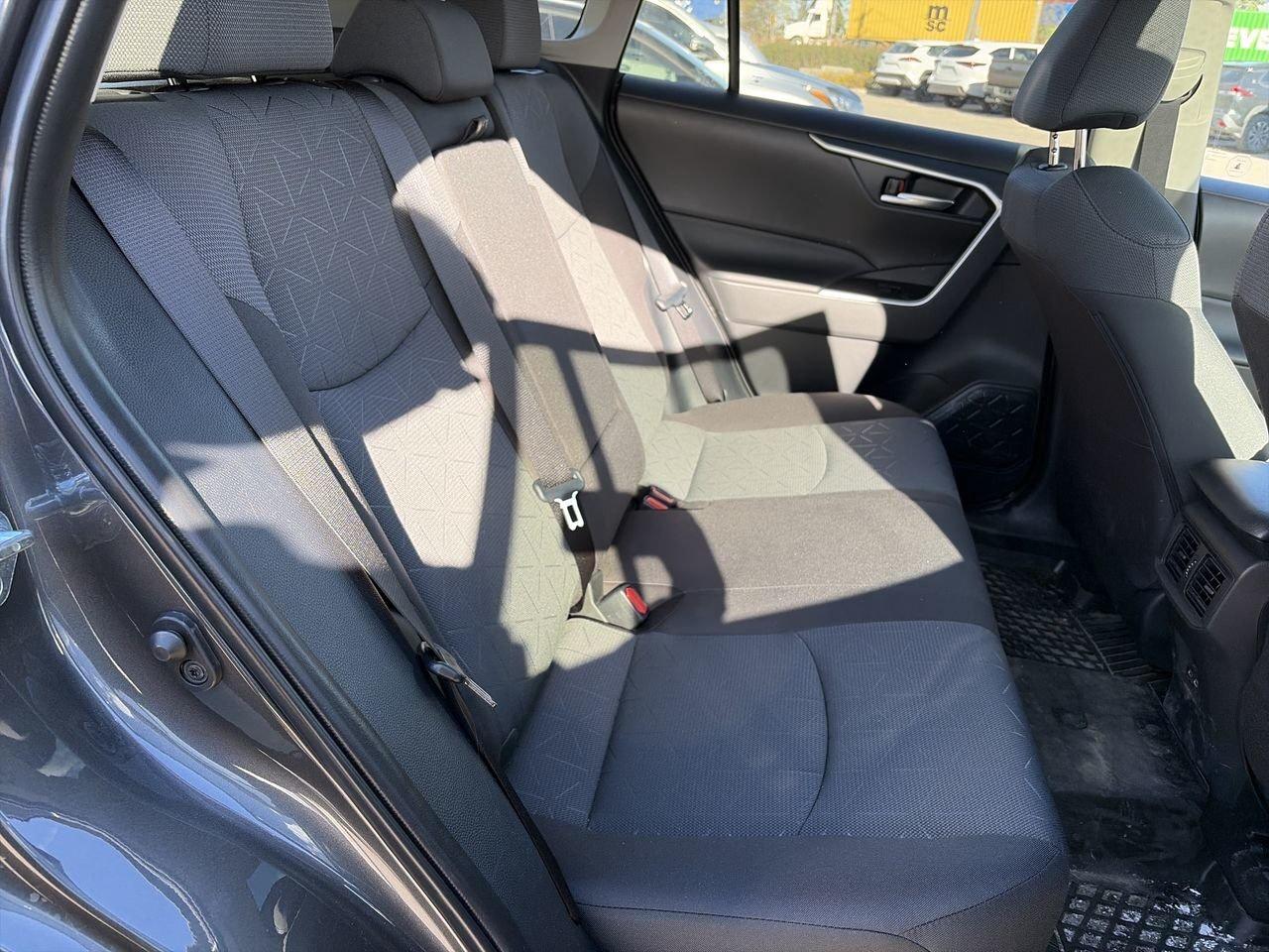 2025 Toyota RAV4 XLE AWD 6.95%TCUV   CLOTH   SUNROOF   HEAT STEER Photo