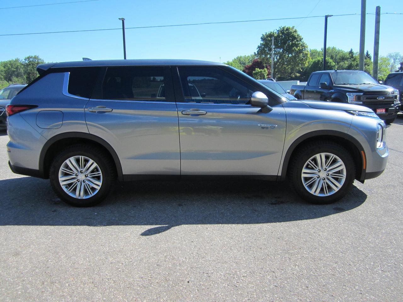 2023 Mitsubishi Outlander PHEV ES S-AWC PHEV ONE OWNER NO ACCIDENTS Photo