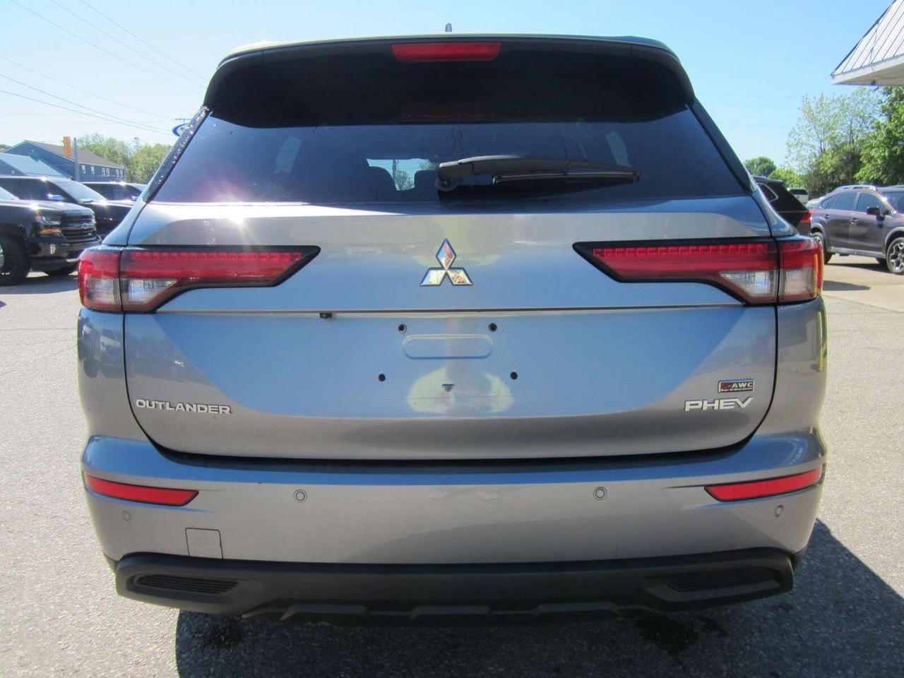 2023 Mitsubishi Outlander ES S-AWC PHEV NO ACCIDENTS! 1 PRICE ONLY! NO FEES! Photo