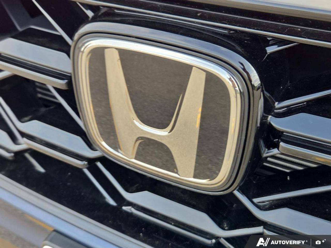2024 Honda CR-V Hybrid Touring AWD   LEATHER   NO CLAIMS   SUNROOF Photo