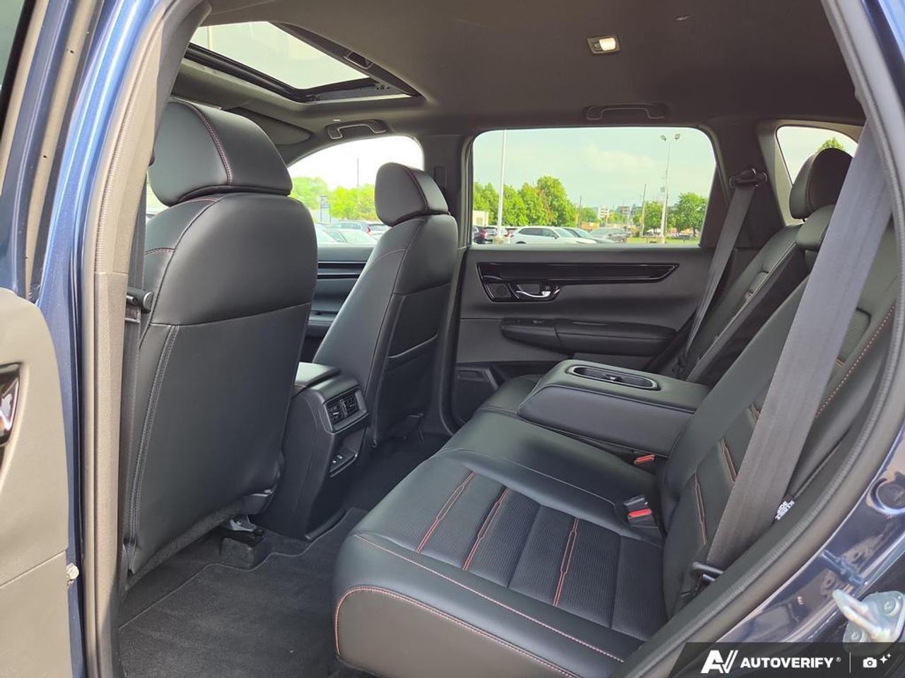 2024 Honda CR-V Hybrid Touring AWD   LEATHER   NO CLAIMS   SUNROOF Photo