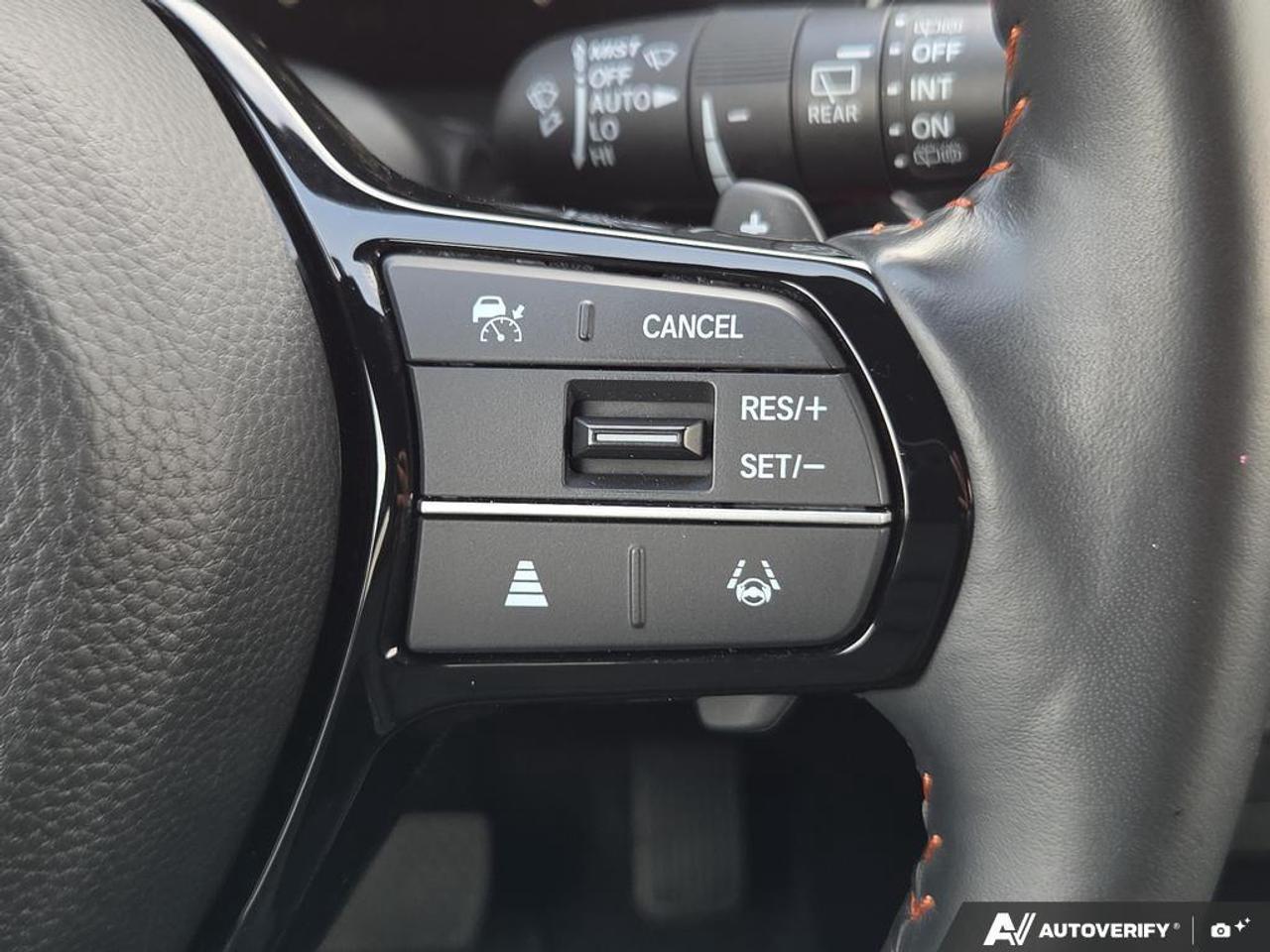 2024 Honda CR-V Hybrid Touring AWD   LEATHER   NO CLAIMS   SUNROOF Photo