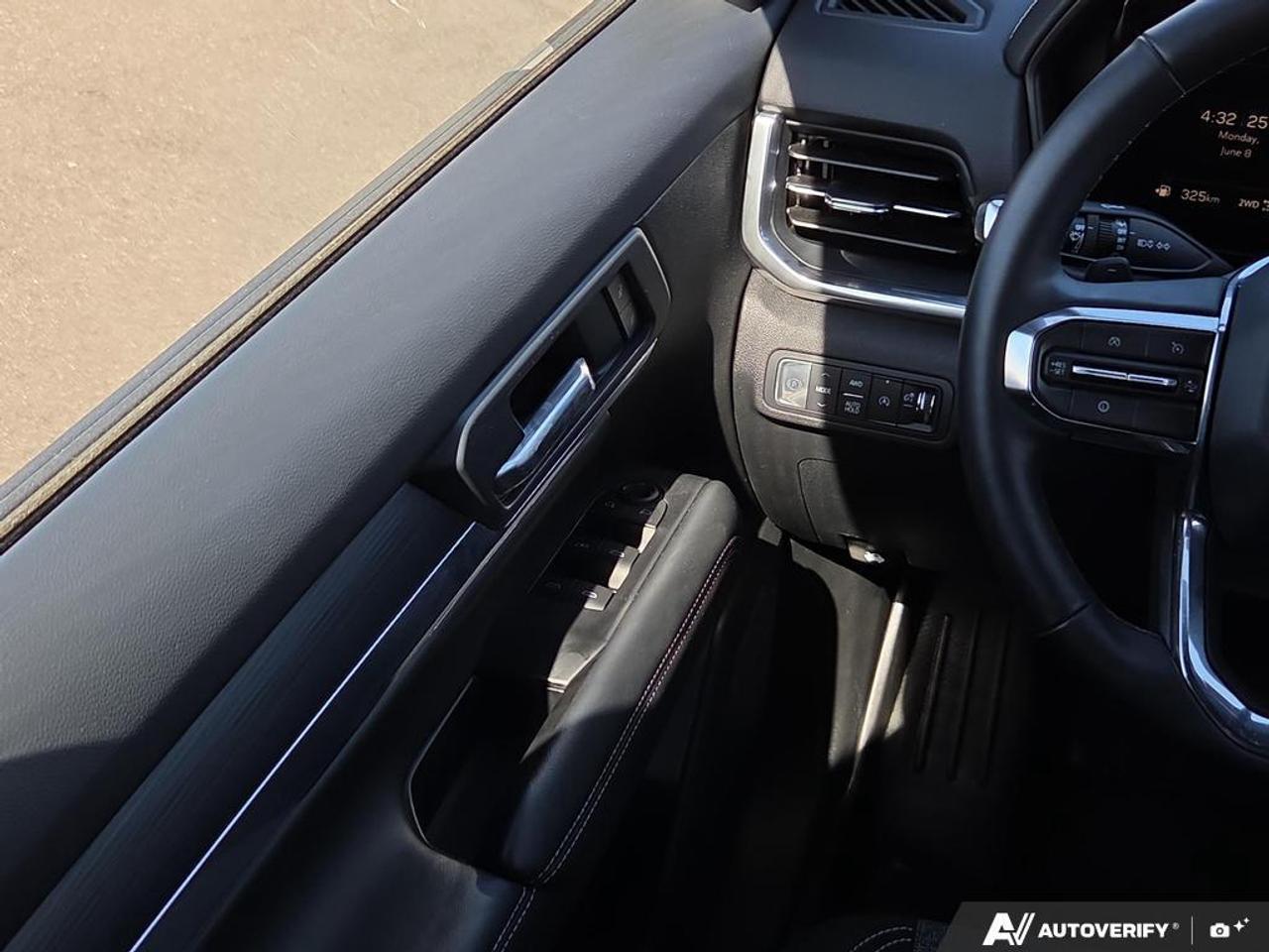 2026 GMC Terrain Elevation AWD   LOW KM   NO CLAIMS   TECH PKG Photo