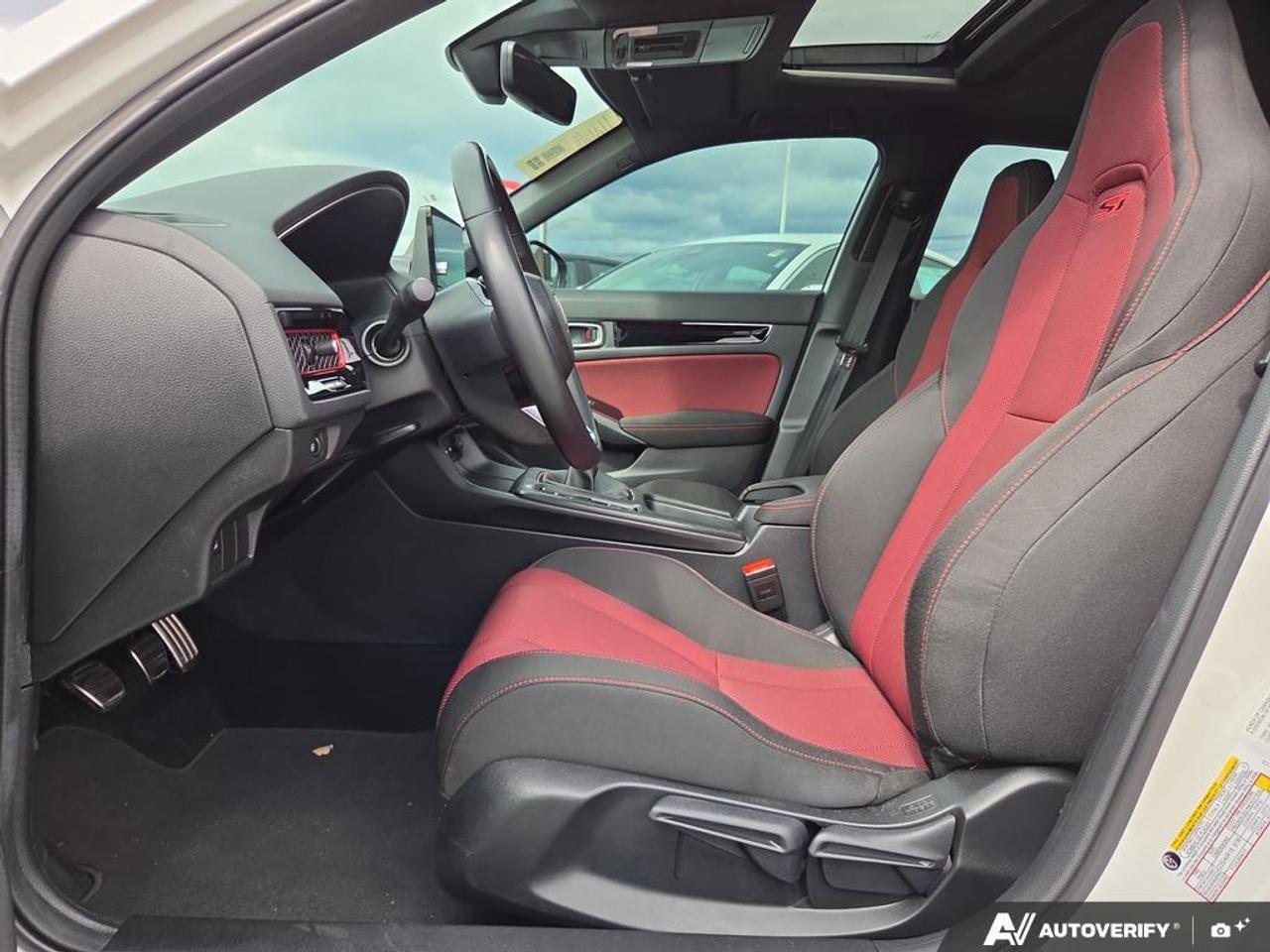 2025 Honda Civic Si Sedan NO CLAIMS   ONE OWNER   BOSE   SUNROOF Photo