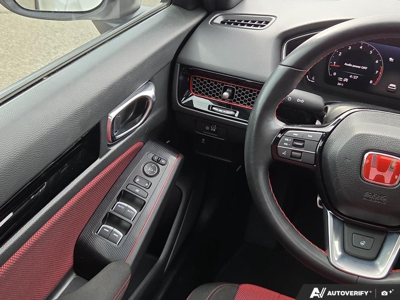2025 Honda Civic Si Sedan NO CLAIMS   ONE OWNER   BOSE   SUNROOF Photo