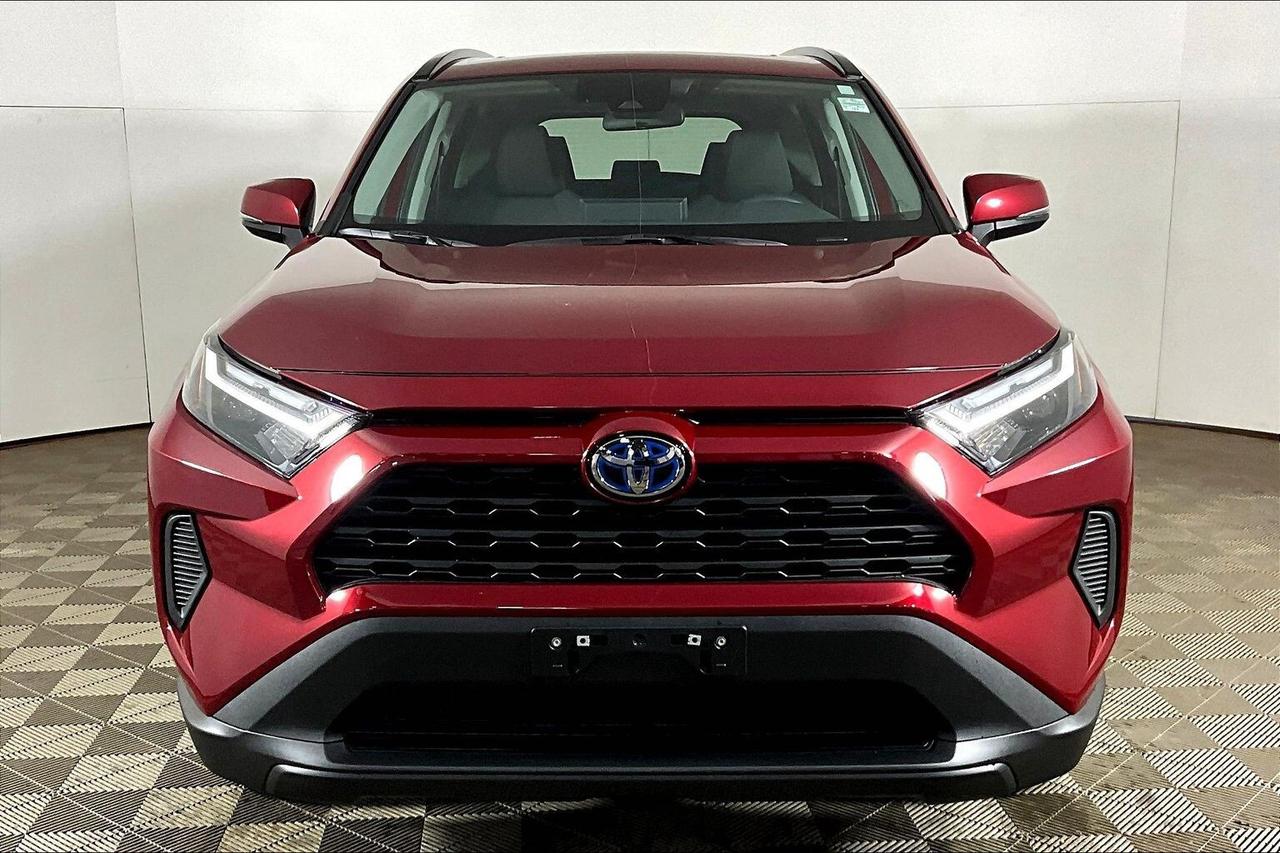2024 Toyota RAV4 Hybrid XLE AWD Photo2