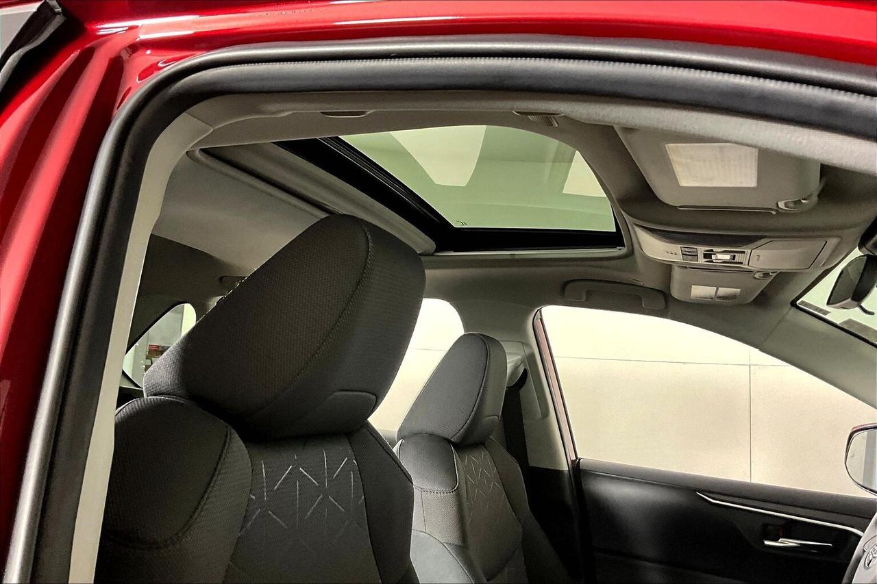 2024 Toyota RAV4 Hybrid XLE AWD Photo
