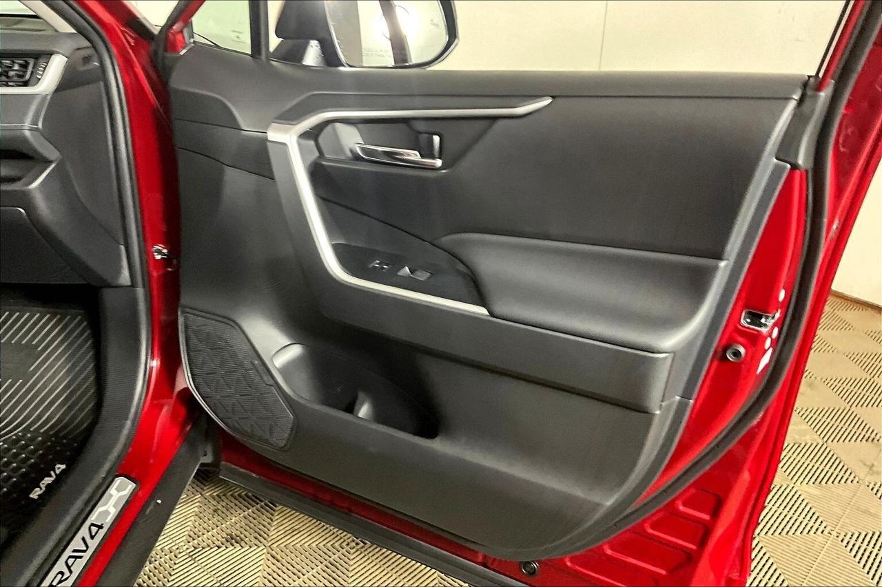 2024 Toyota RAV4 Hybrid XLE AWD Photo