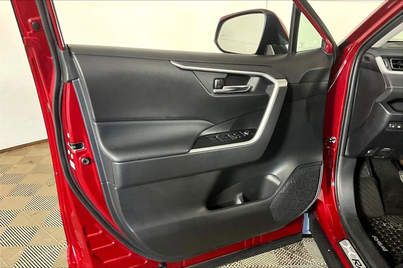 2024 Toyota RAV4 Hybrid XLE AWD Photo