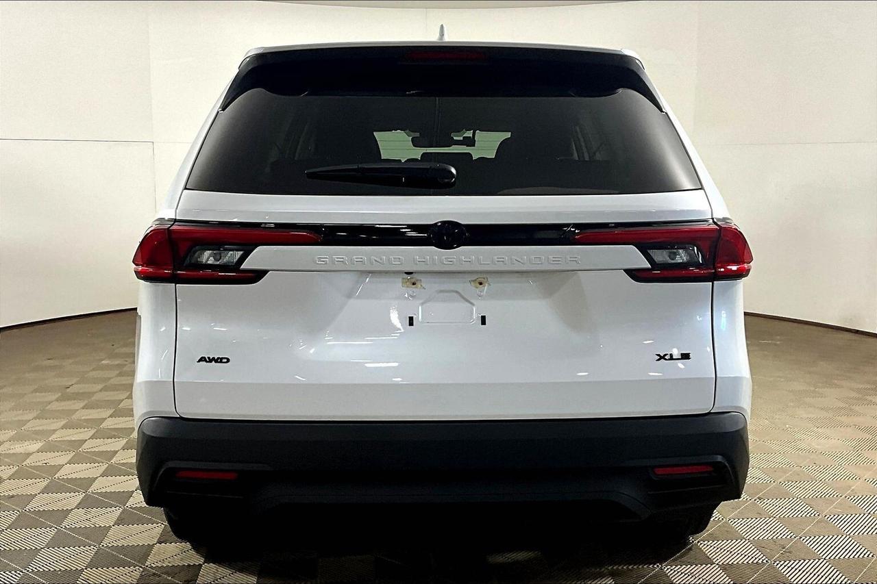 2024 Toyota Grand Highlander XLE AWD Photo3